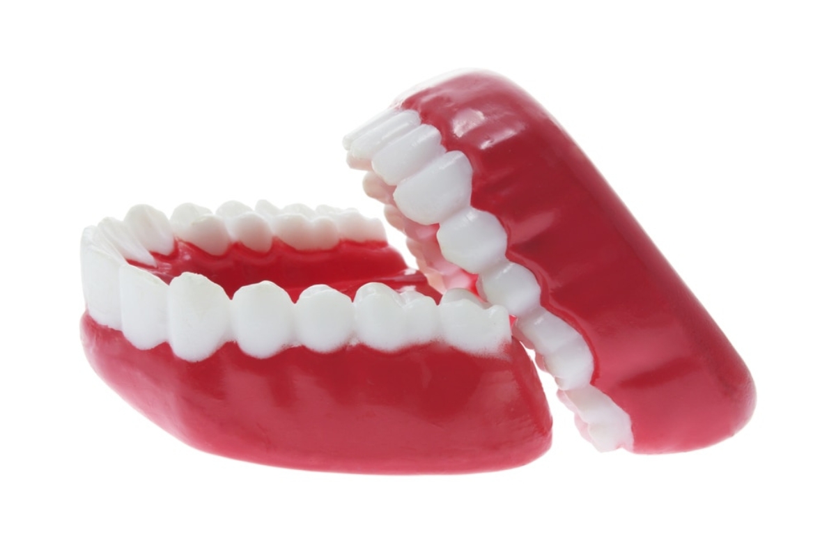 Maintaining Oral Hygiene with Dentures